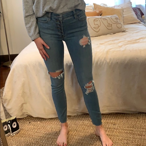 Free people light wash ripped skinny jeans - Picture 2 of 3